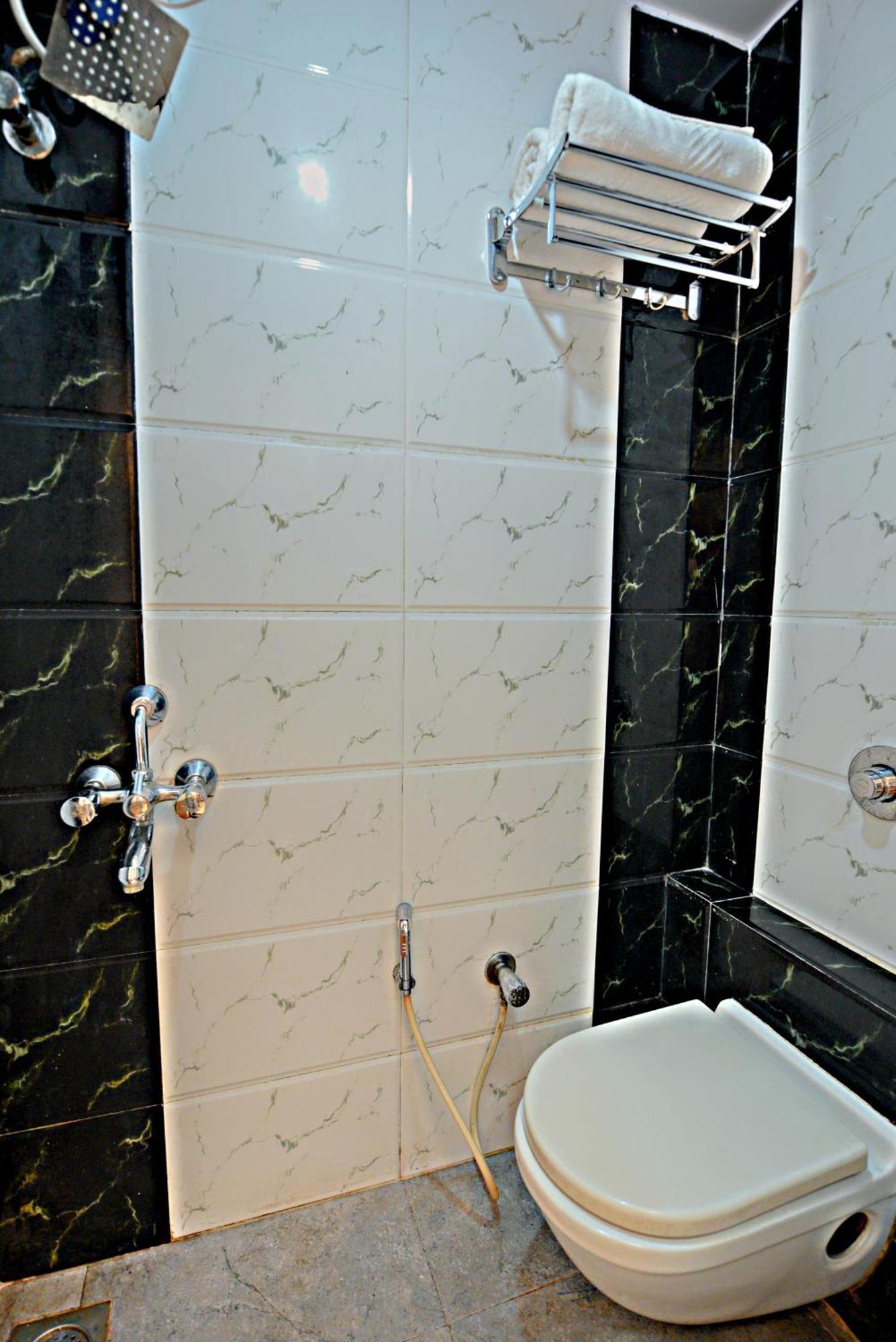 Lalsai Residency Andheri Мумбай Екстериор снимка