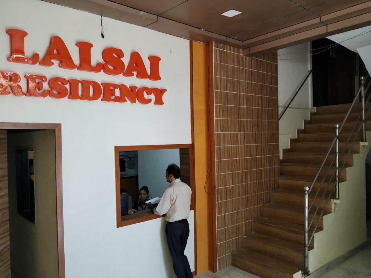 Lalsai Residency Andheri Мумбай Екстериор снимка